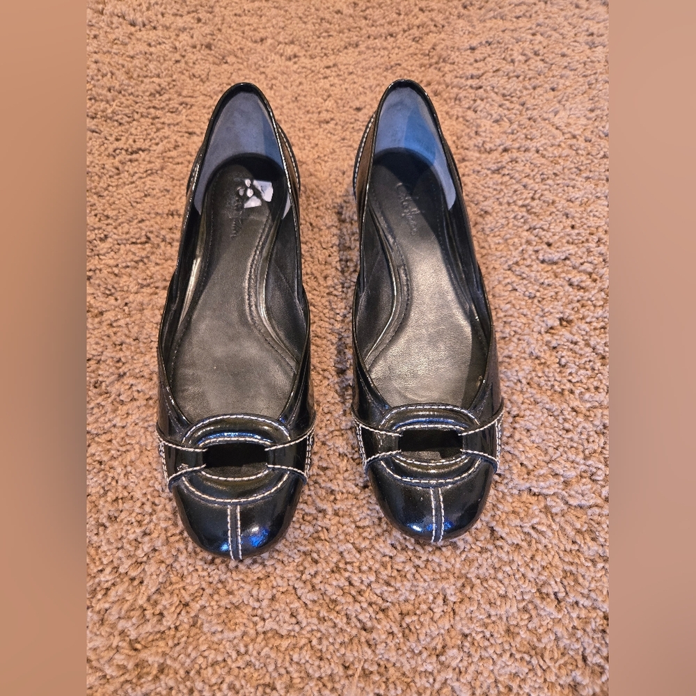 Cole Haan patten leather keyhole shoe